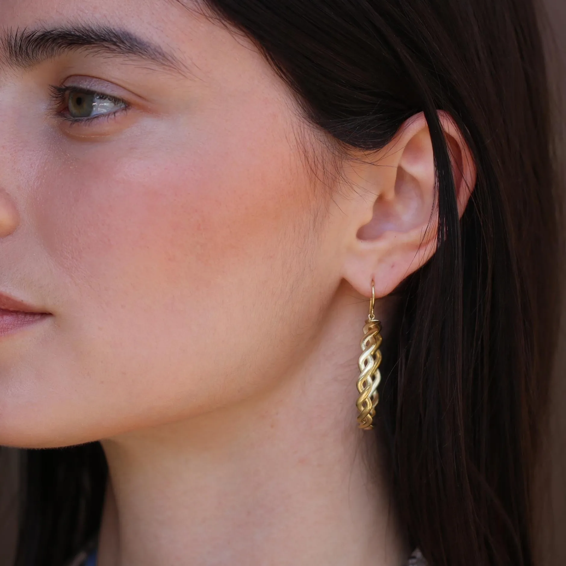 twist_hoop_earrings_2.webp TWIST HOOP EARRINGS^Brooke Gregson Clearance
